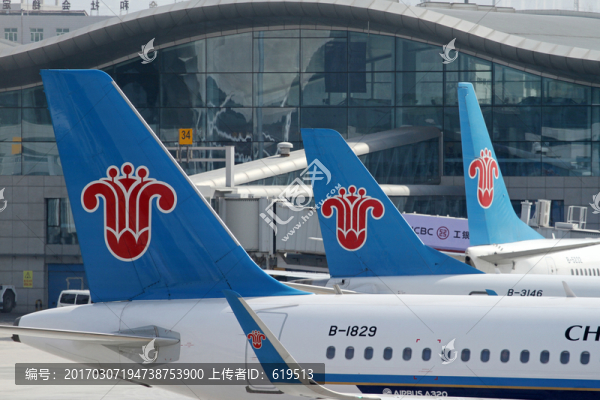 南航飛機(jī),烏魯木齊機(jī)場