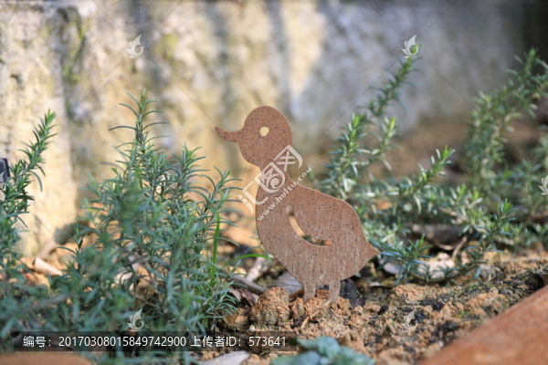 鐵藝?guó)喿?小草