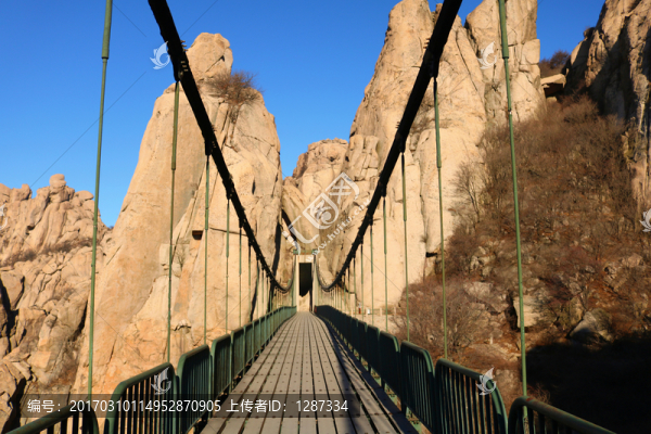 青島嶗山巨峰景區(qū)鐵索橋