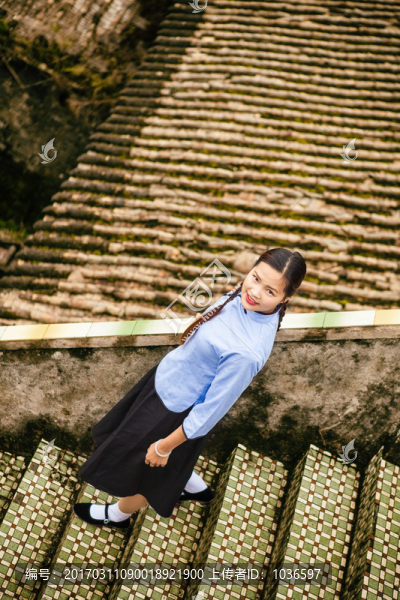 美女民國學(xué)生裝古村人像