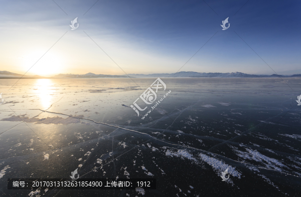 冰湖