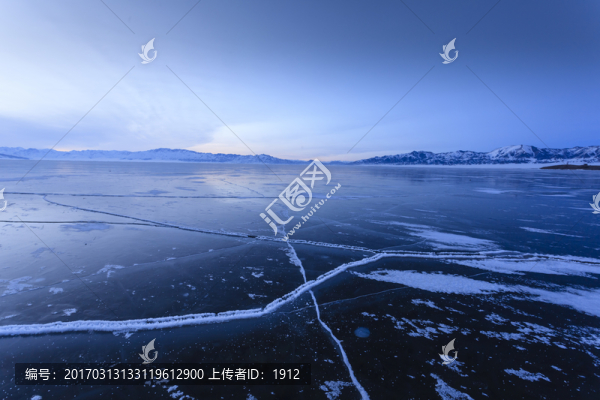 冰湖