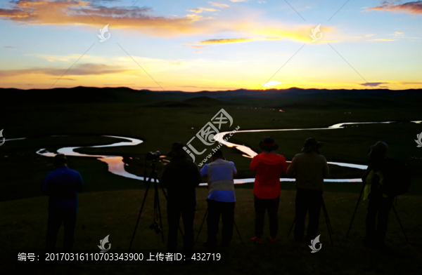 夏季草原傍晚攝影人