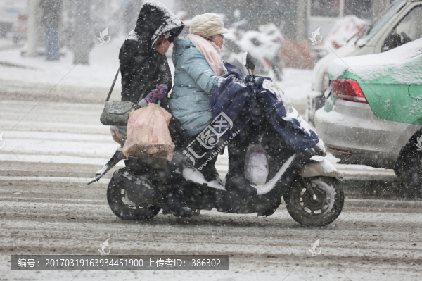 雪中騎行