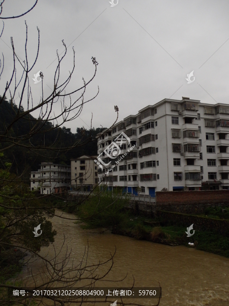 河邊建筑風(fēng)景