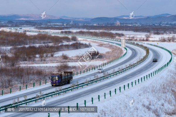 春雪高速公路