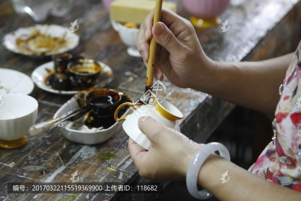 彩瓷