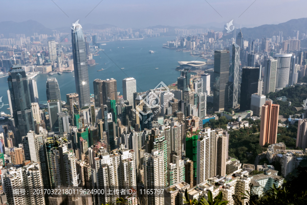 香港維多利亞港兩岸的摩天大樓