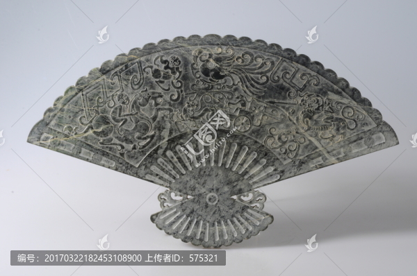 戰(zhàn)國(guó)玉雕,龍鳳紋人物駕車圖扇面