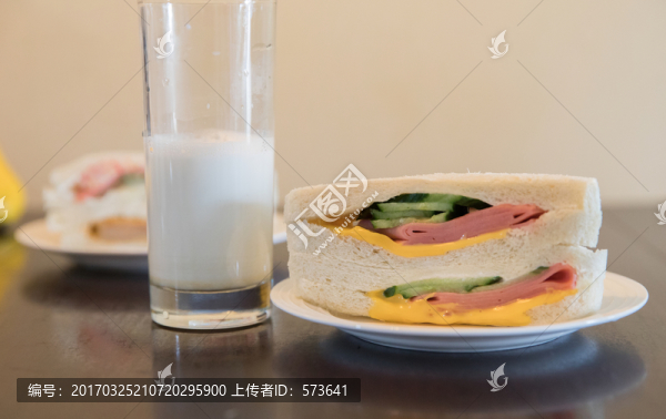 牛奶三明治
