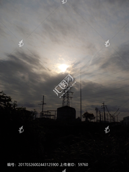 暮色中的電力設(shè)施