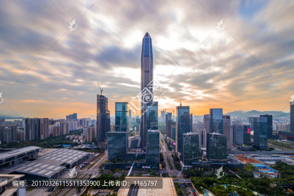 深圳市中心的摩天大樓和天際線
