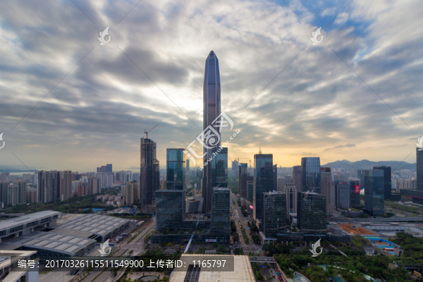 深圳市中心的摩天大樓和天際線
