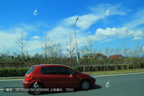 奔跑的小汽車