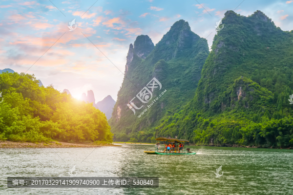 桂林陽朔,漓江山水風光