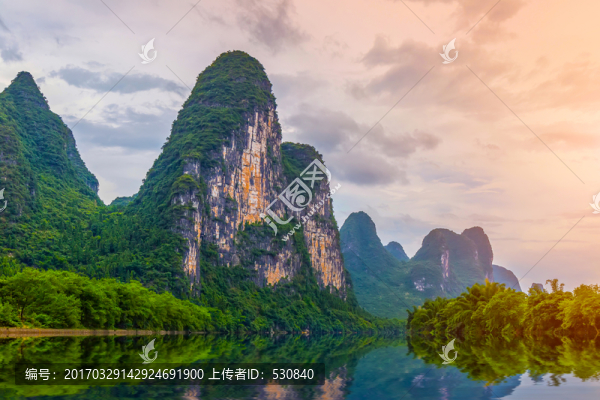桂林陽朔漓江山水風光