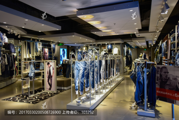 休閑服裝專賣店
