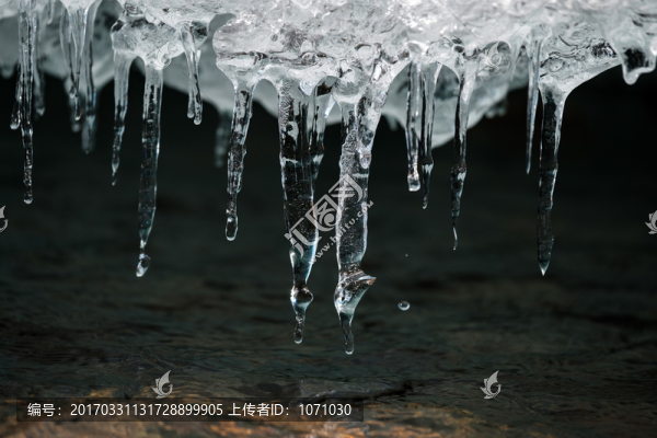 冰雪消融