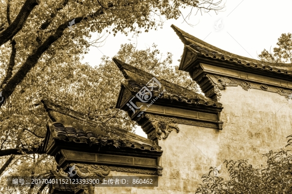 黛青瓦砌坡屋面,馬頭墻