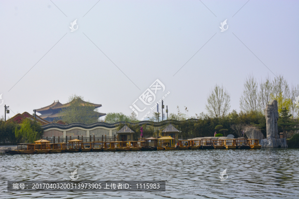 翰園景區(qū)游船