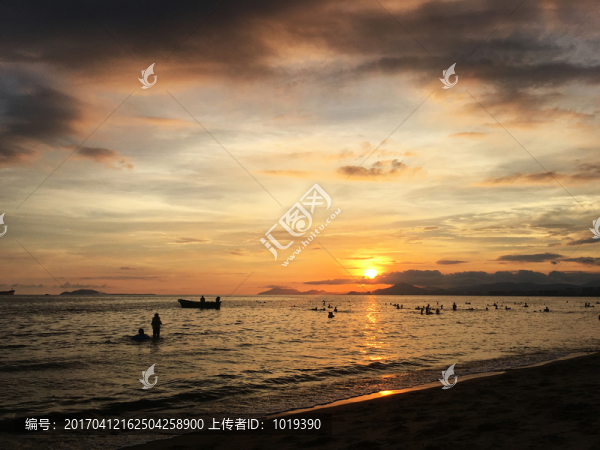 傍晚日落的海景