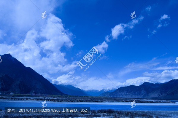 西藏林芝群山