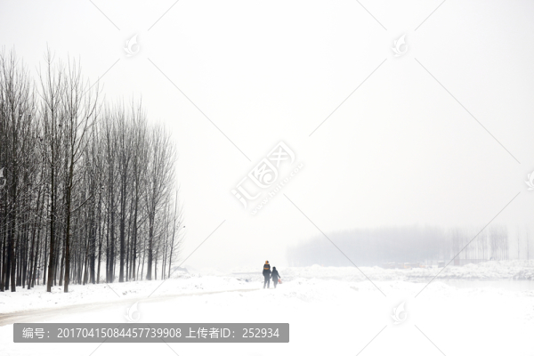 雪地行人