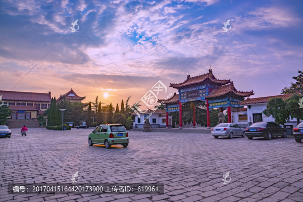 青州范公亭公園門樓,晚霞