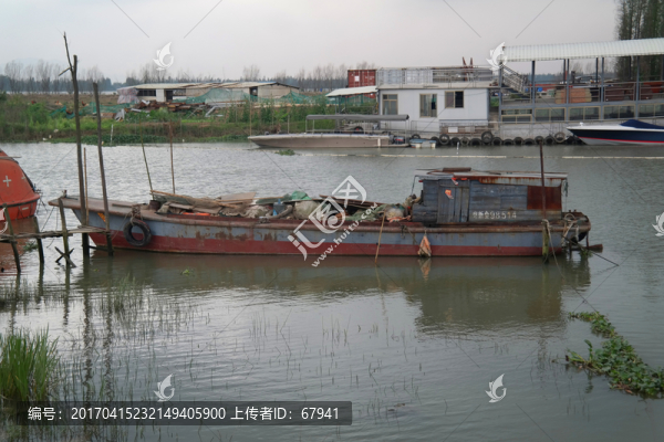 新會(huì)三江沙尾圍江中輪船