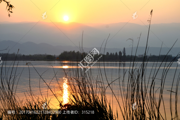 邛海日出