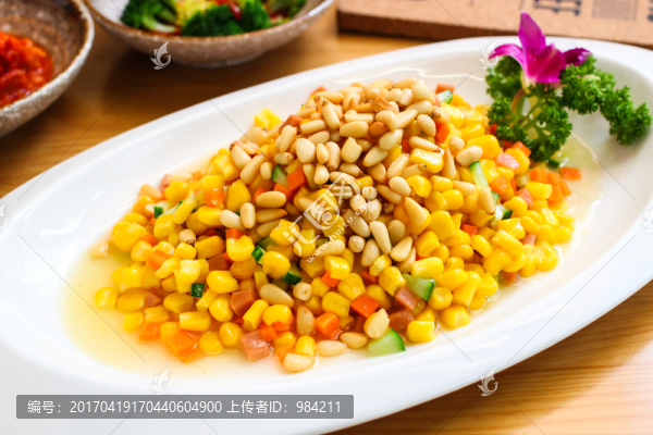松子炒玉米