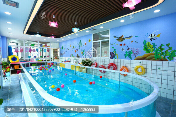 嬰兒游泳館