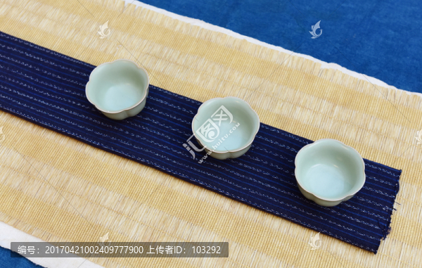 俯拍的茶杯