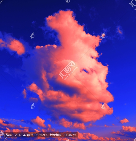 藍(lán)天下火紅的云