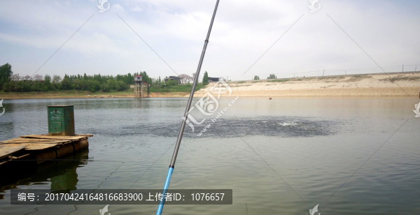 許家溝水庫(kù)垂釣者