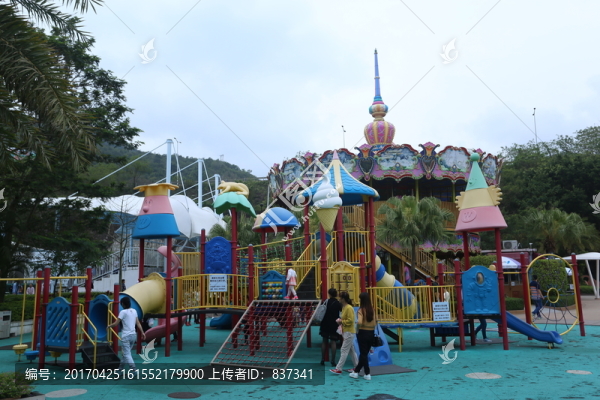 游樂(lè)場(chǎng)