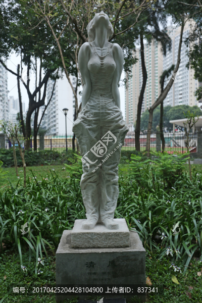 少女石像