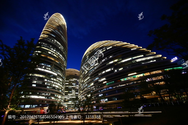 望京SOHO夜景藍天水平機位