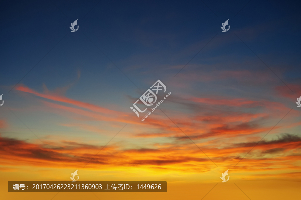 金色夕陽天空