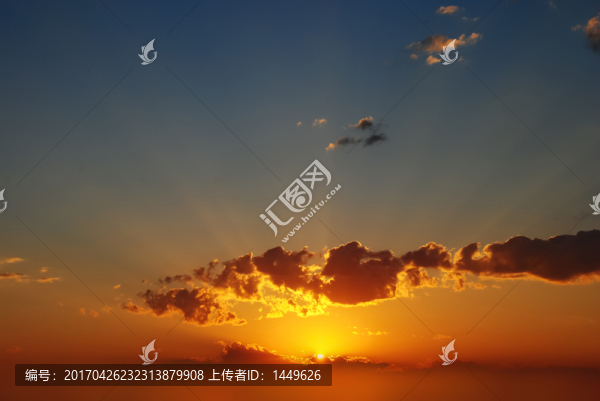 光芒萬丈的天空日落夕陽