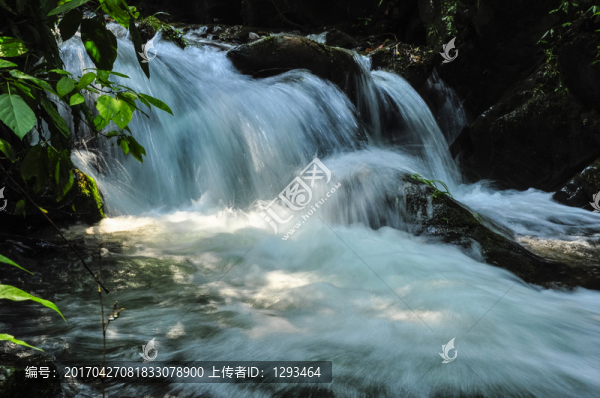 山泉溪流