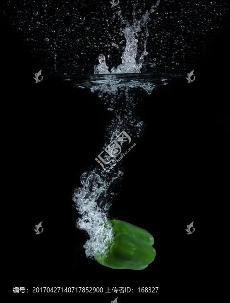 水中蔬菜高清圖