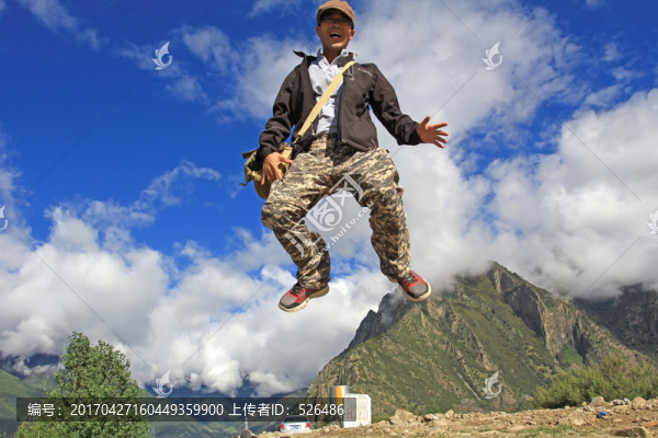 快樂(lè)騰飛的男人