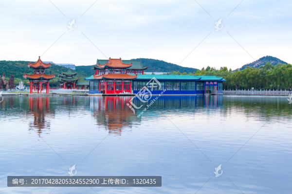 湖濱