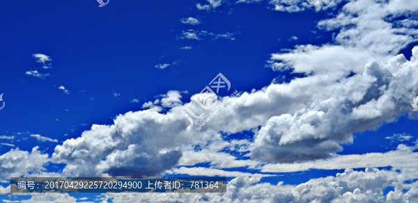 天空白云