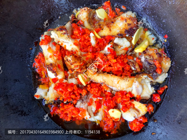 香煎草魚,鐵板剁椒爆草魚