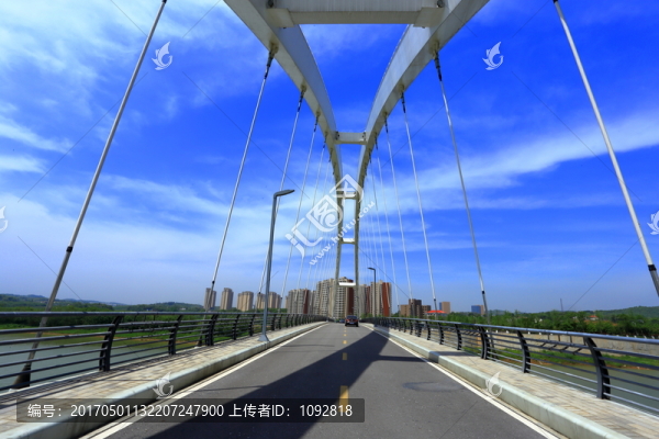 藍天白云大橋