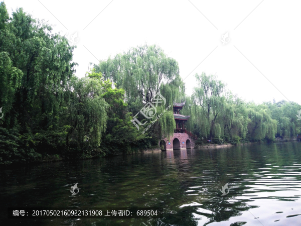 湖邊風(fēng)景
