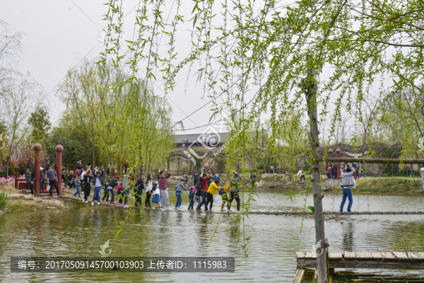 公園春游