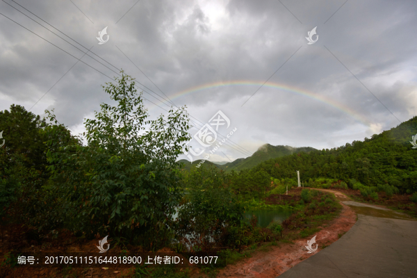 天空彩虹